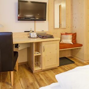Standard Zimmer mit Kingsize-Bett